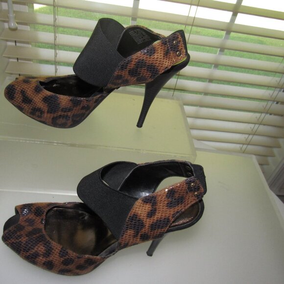 Simply Vera Vera Wang Debbie Leopard Print Peep-Toe Elastic Band Stiletto Heels - Picture 3 of 8